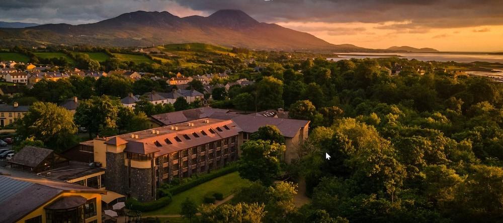 Westport Woods Hotel&Spa Buitenkant foto
