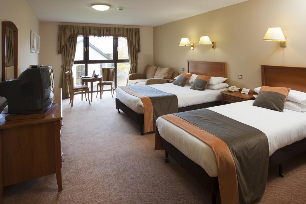 Westport Woods Hotel&Spa Buitenkant foto