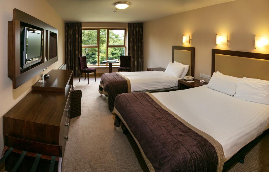 Westport Woods Hotel&Spa Buitenkant foto